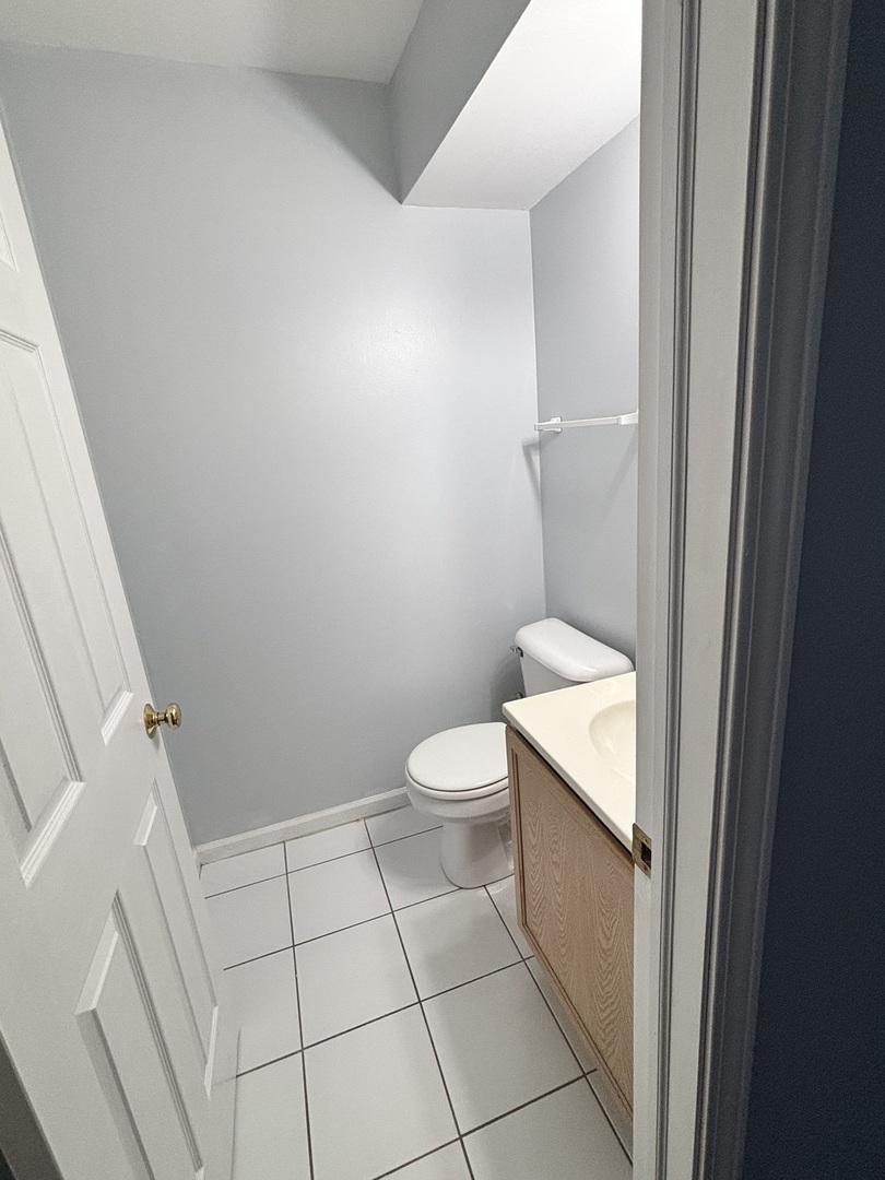 985 S Court Of Shorewood Court 2b Property Photo 8