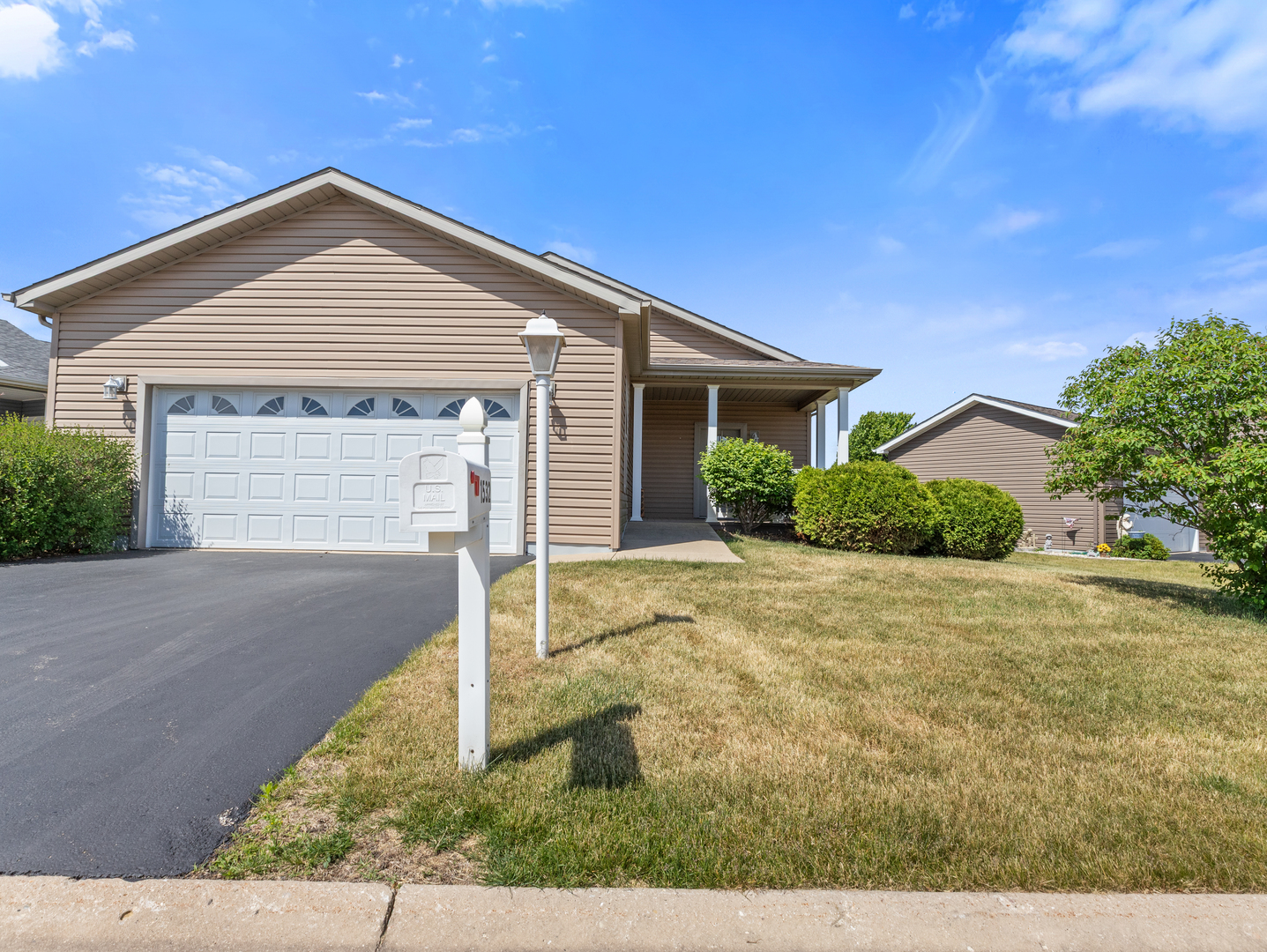 1532 Meadow View Lane Property Photo 2