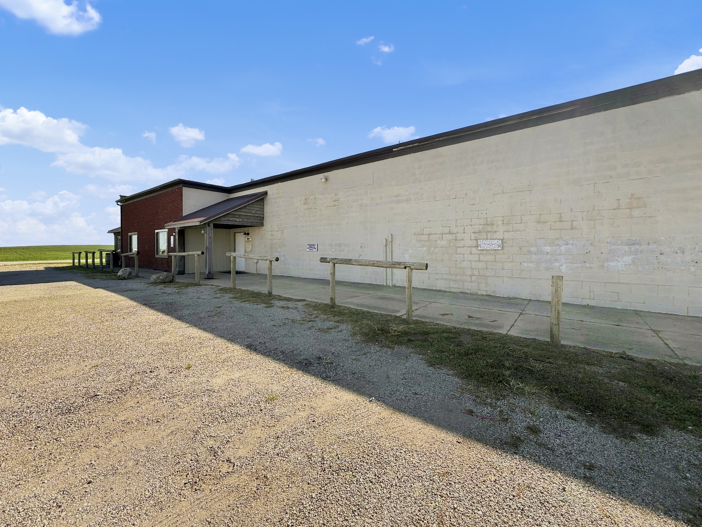 2203 County Road 3000 N Property Photo 6