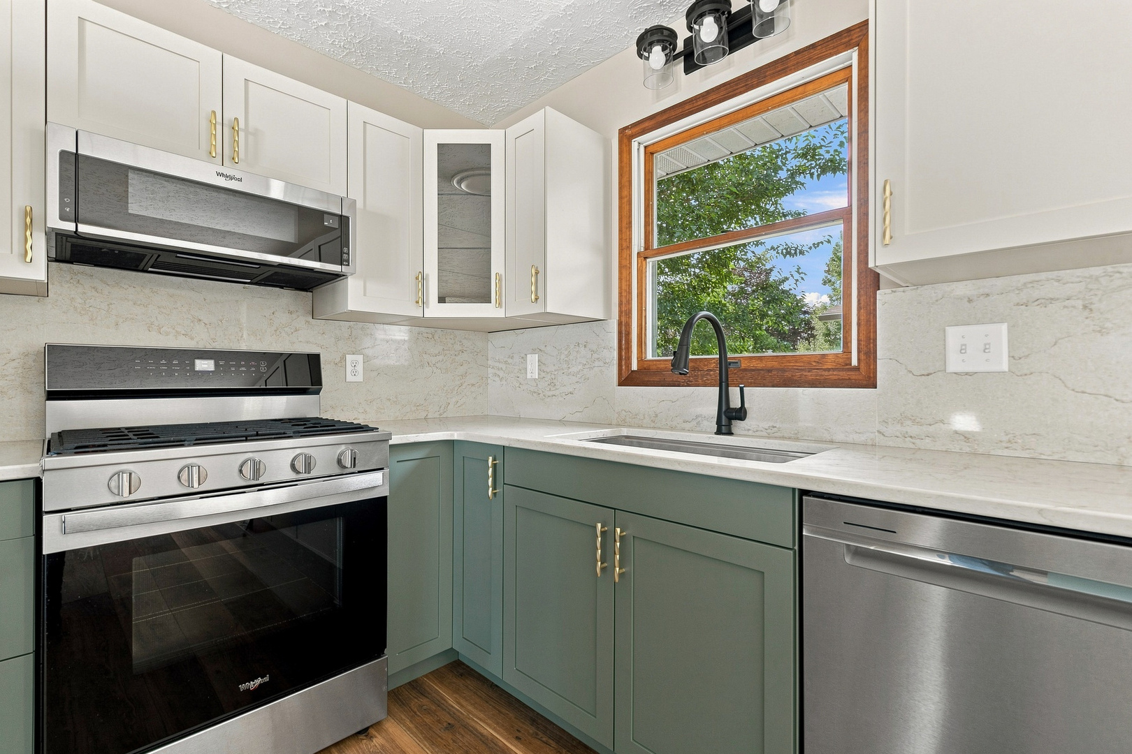 1955 Danbury Drive Property Photo 13