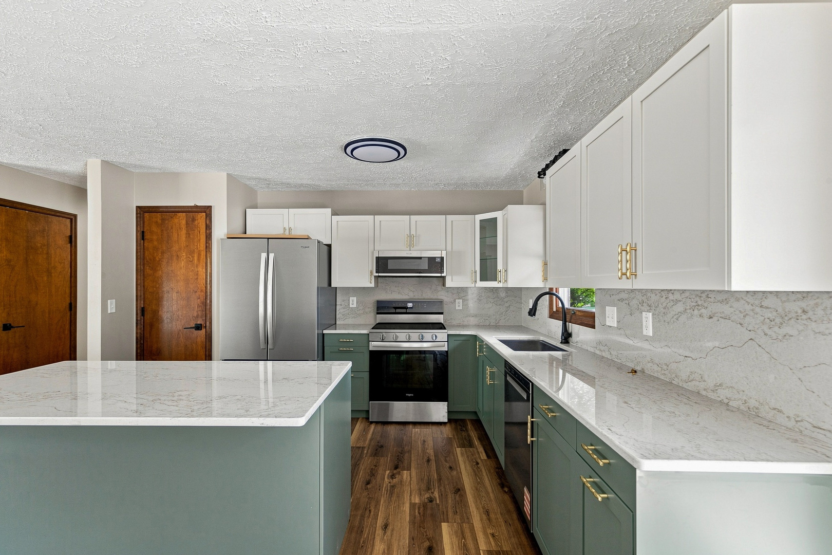 1955 Danbury Drive Property Photo 15