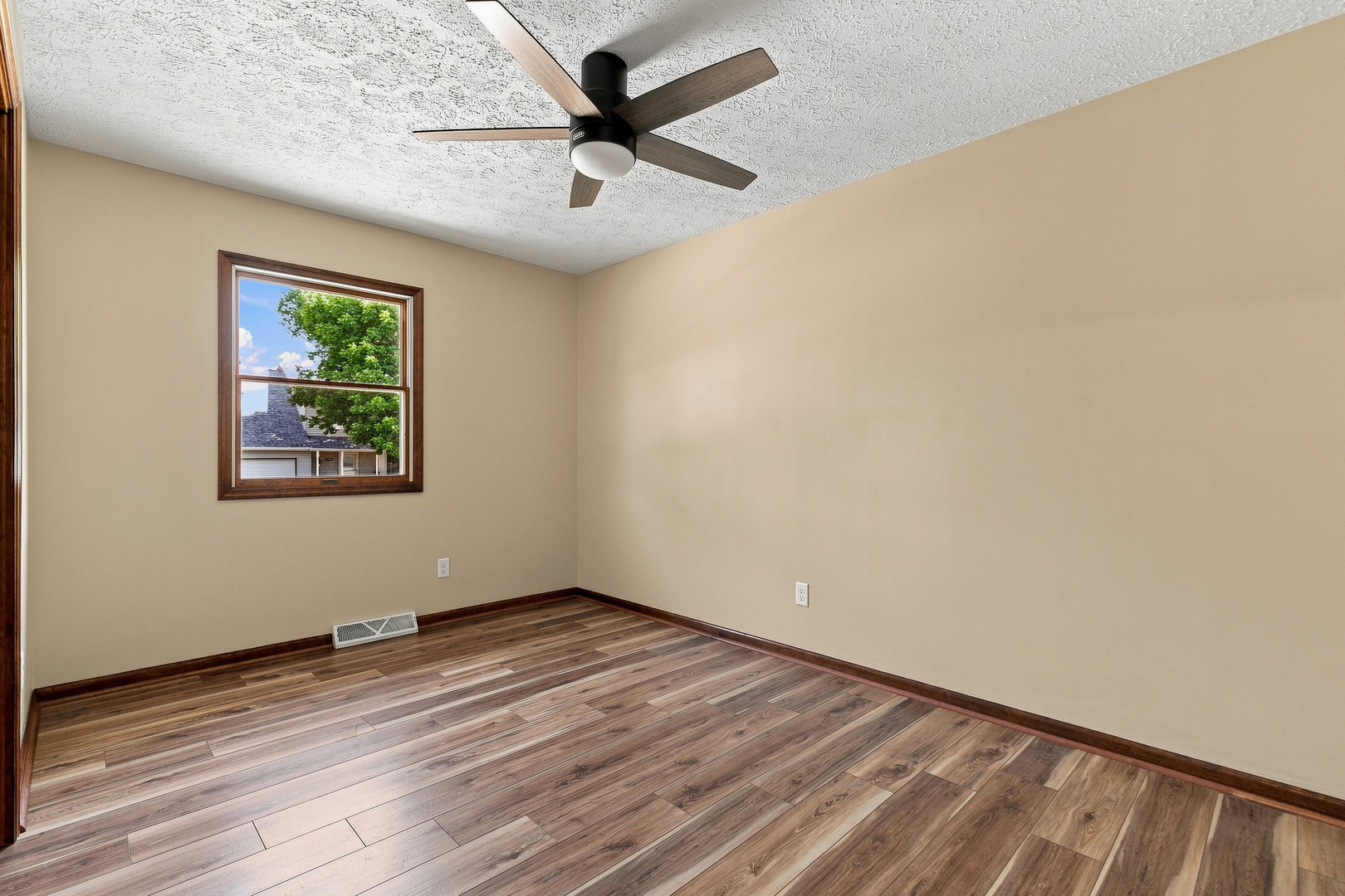 1955 Danbury Drive Property Photo 23