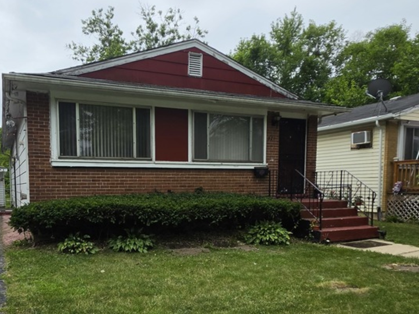 821 E 10th Place Property Photo 1