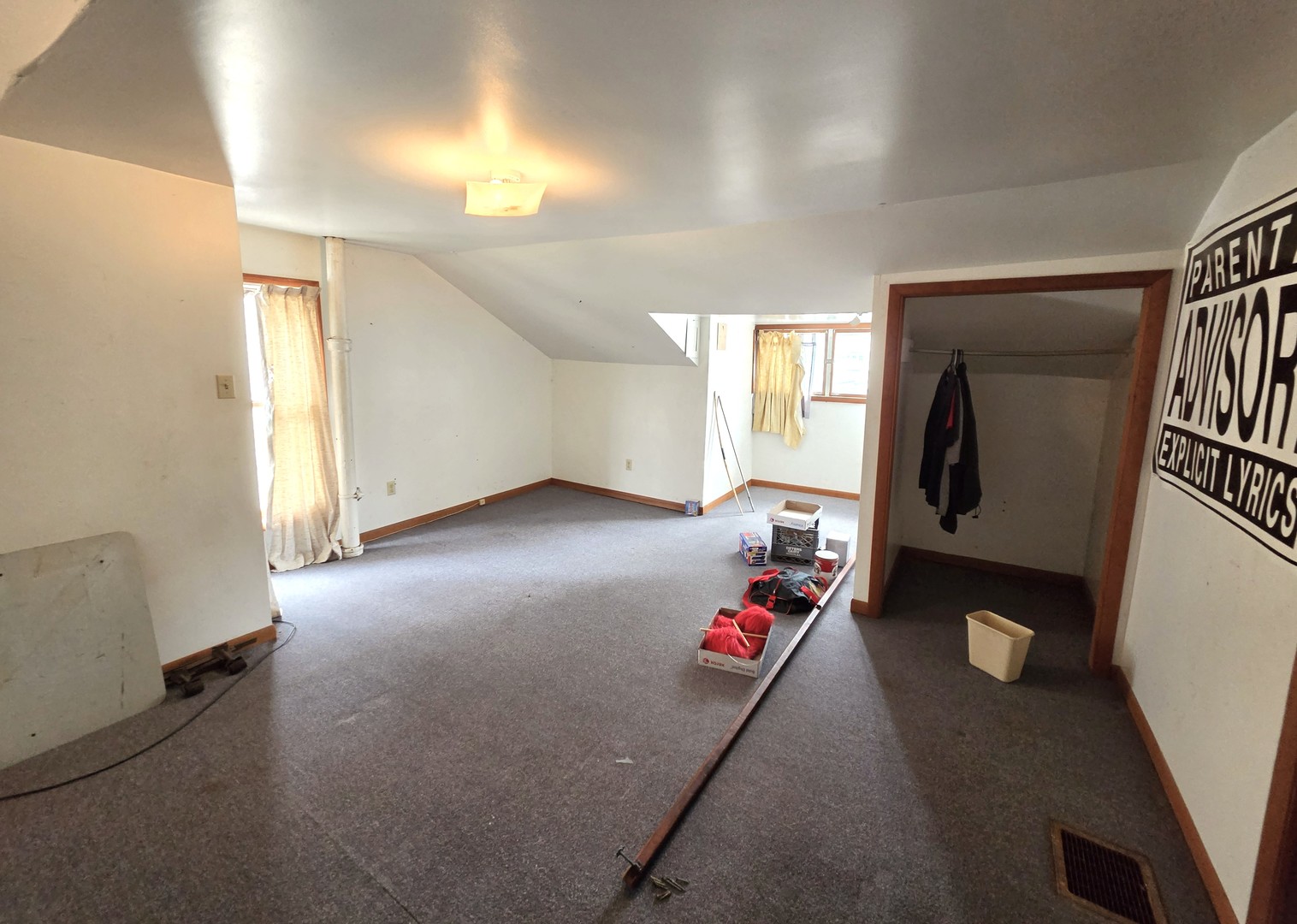 646 Payson Avenue Property Photo 8