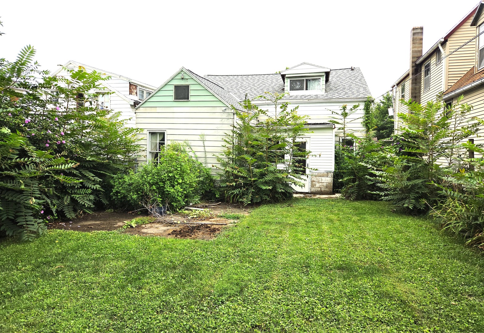 646 Payson Avenue Property Photo 13