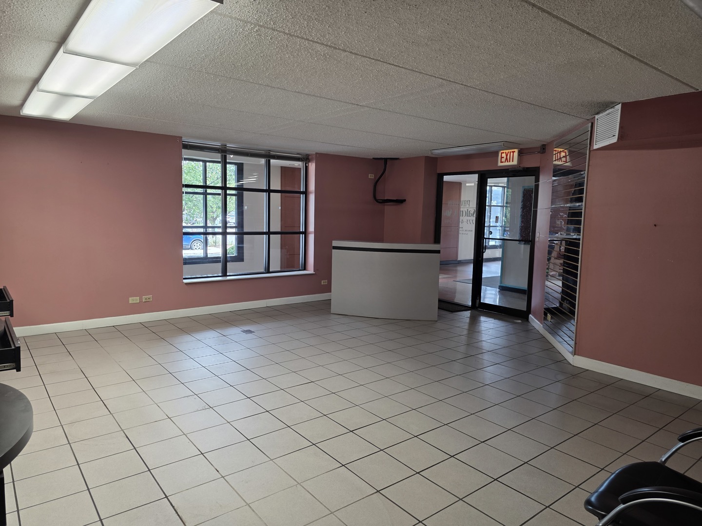 5441 N East River Road Retail Property Photo 3