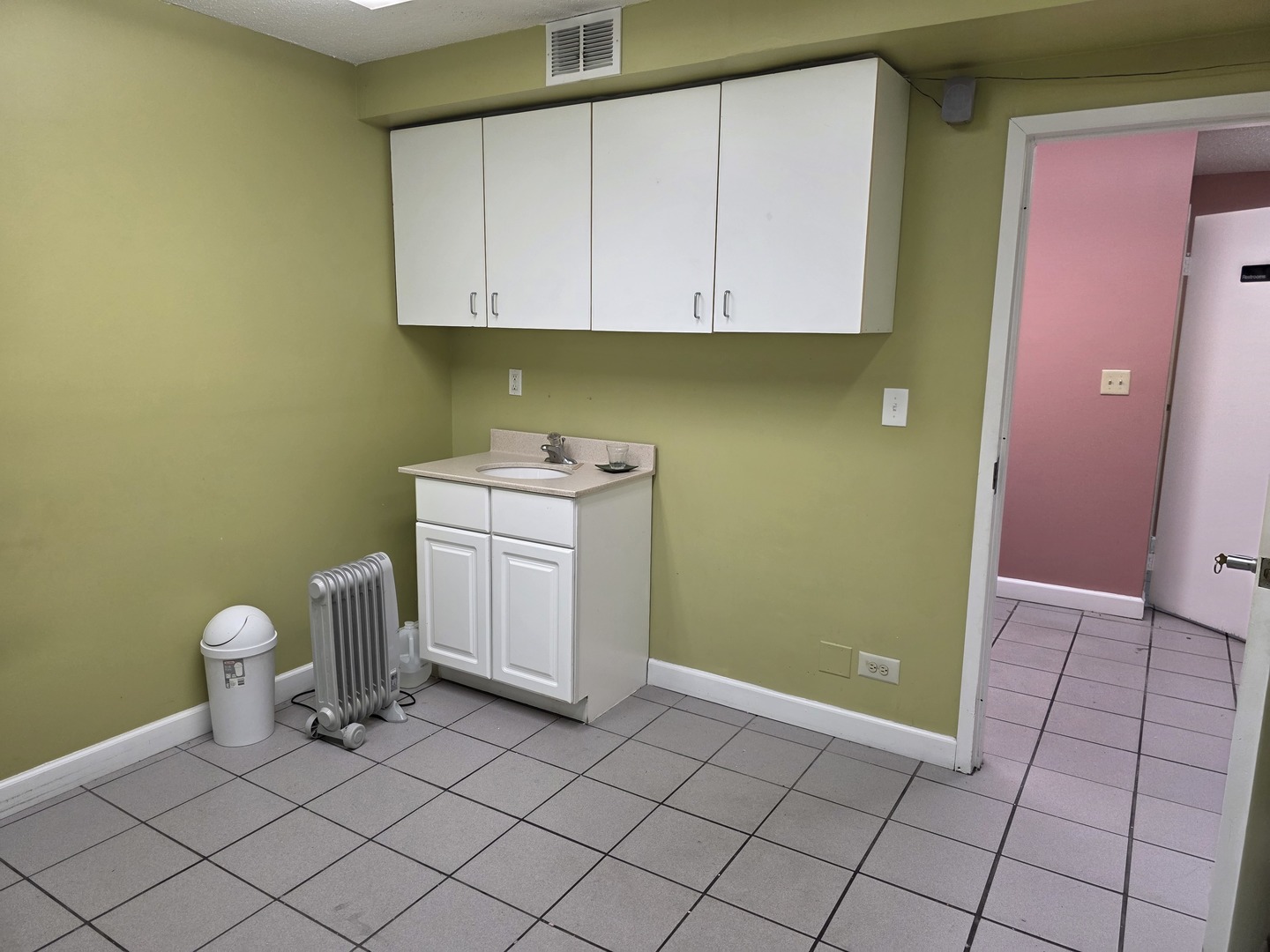 5441 N East River Road Retail Property Photo 4