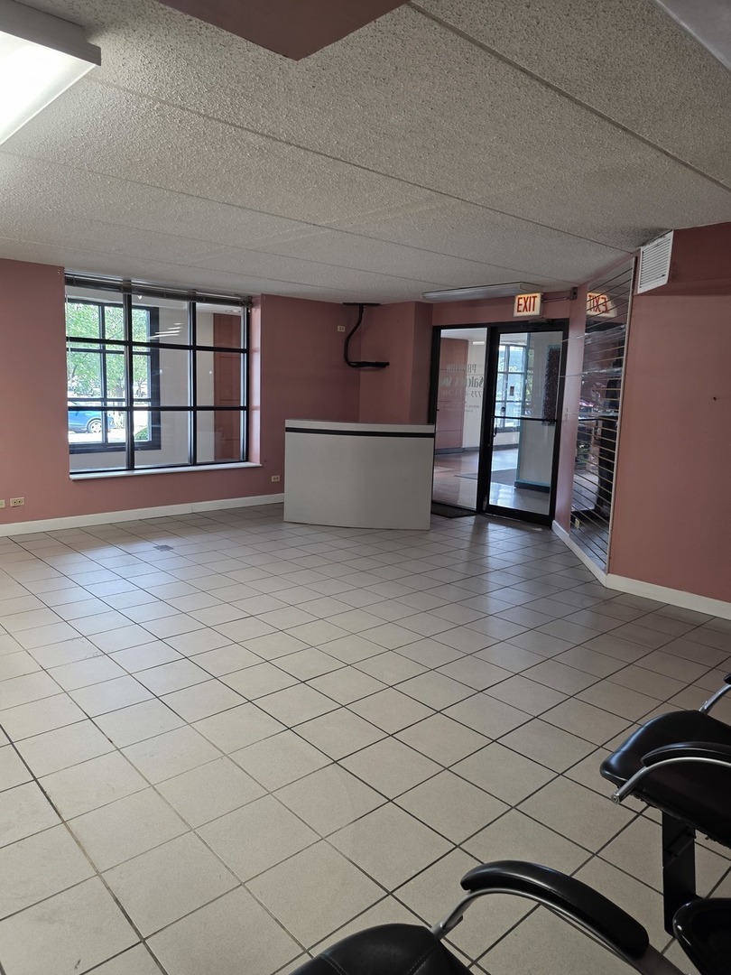 5441 N East River Road Retail Property Photo 5