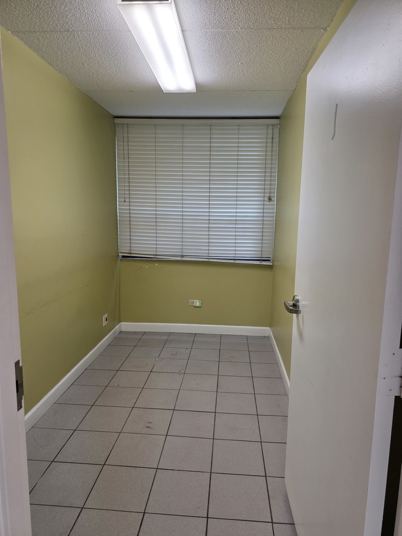 5441 N East River Road Retail Property Photo 9