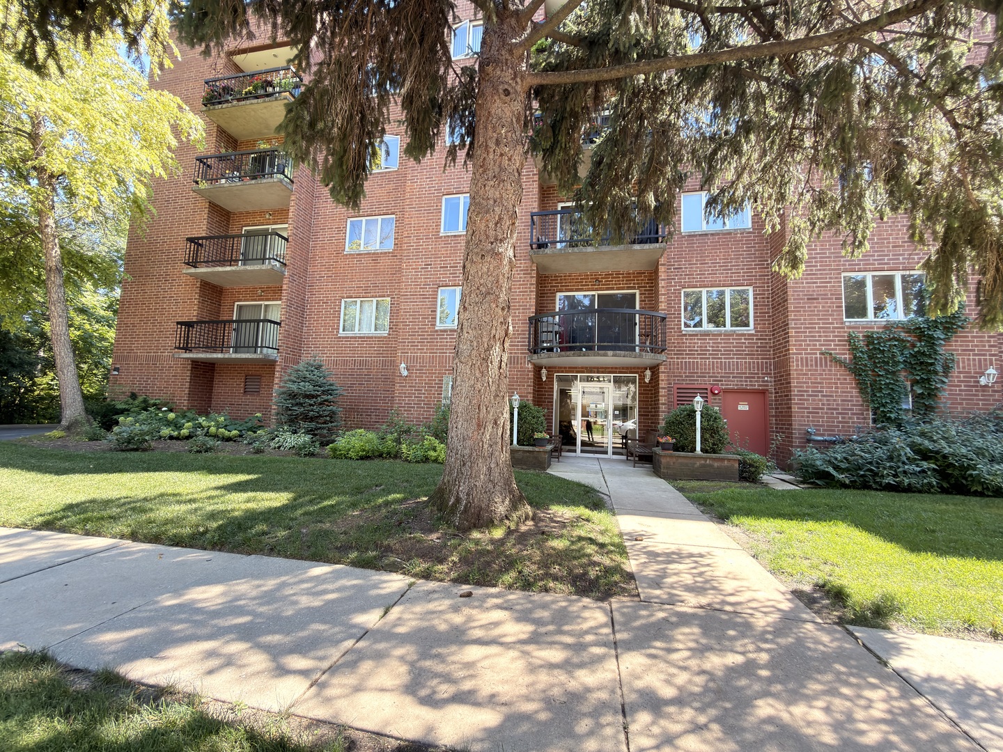 1653 River Street 306 Property Photo 1