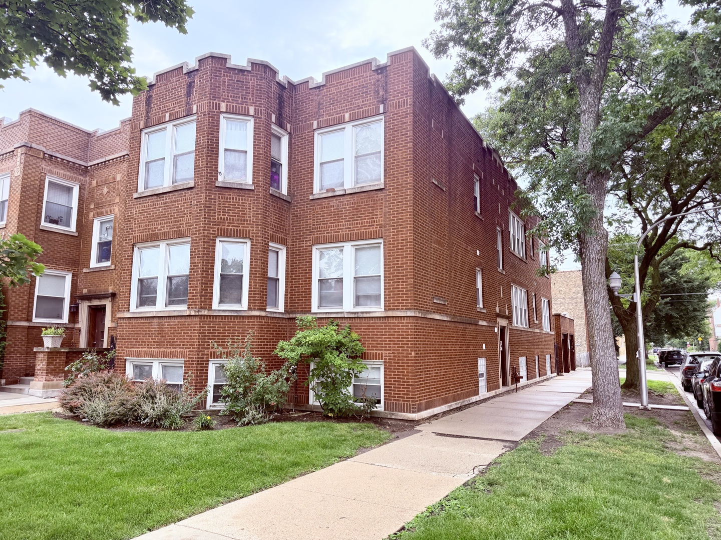 3758 N Sawyer Avenue Property Photo 1