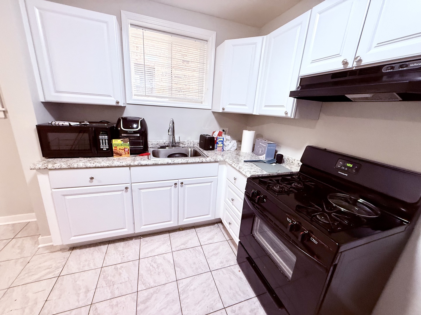 3758 N Sawyer Avenue Property Photo 7