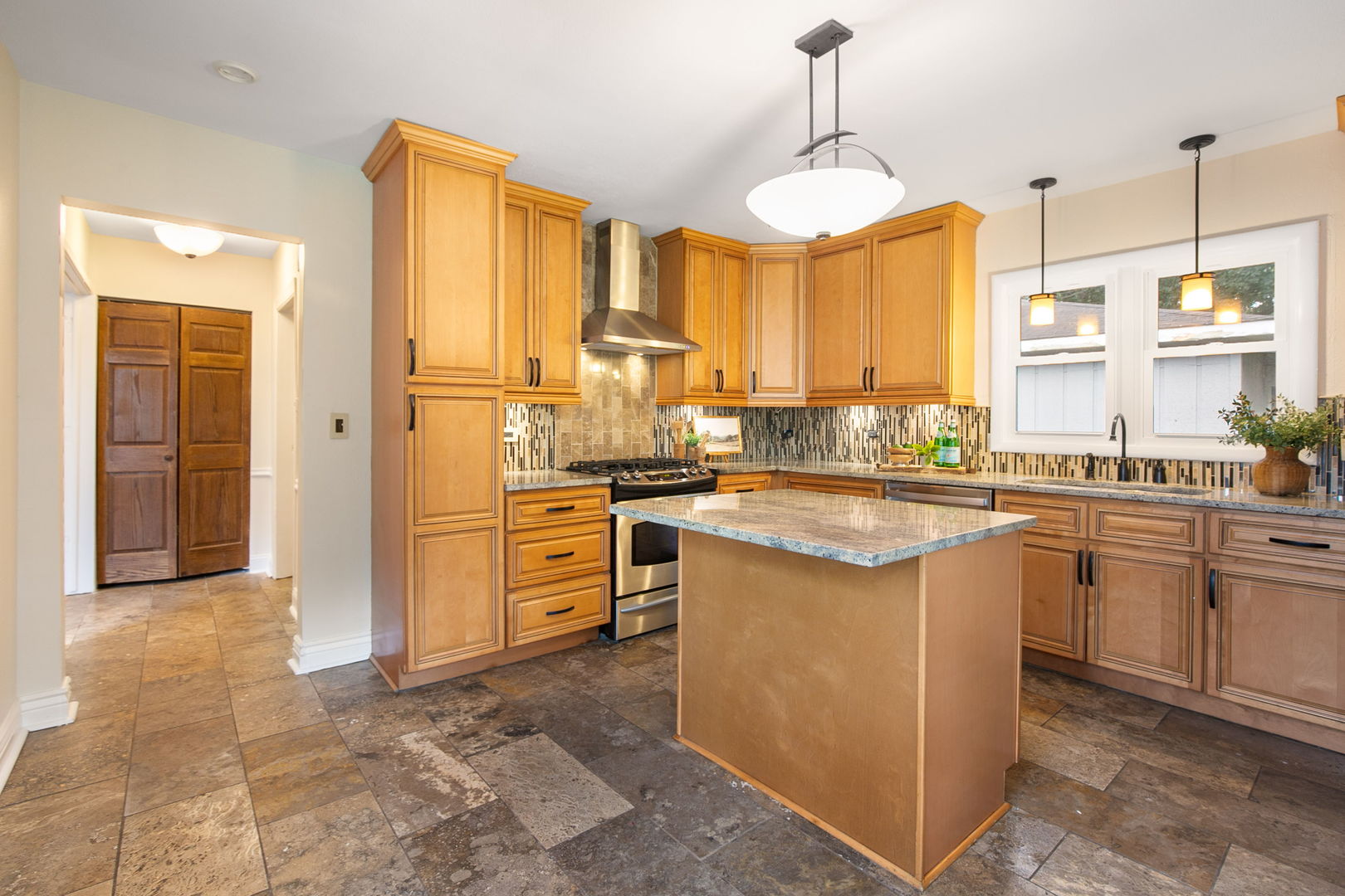 1433 Fulton Avenue Property Photo 8