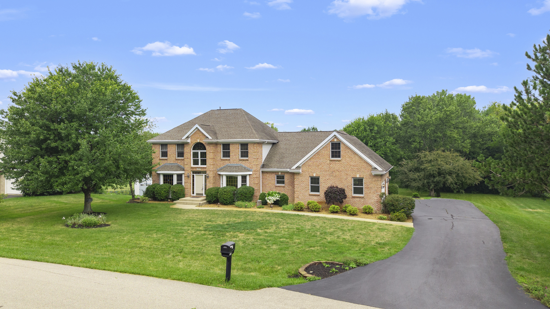 2364 Cairnwell Drive Property Photo 1
