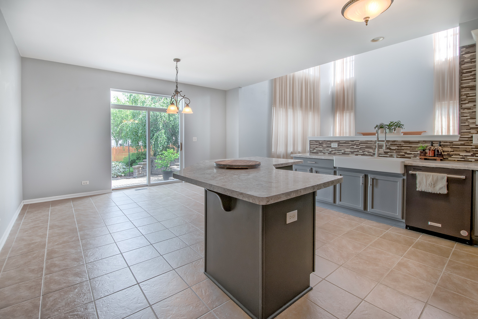 14001 Meadow Lane Property Photo 9