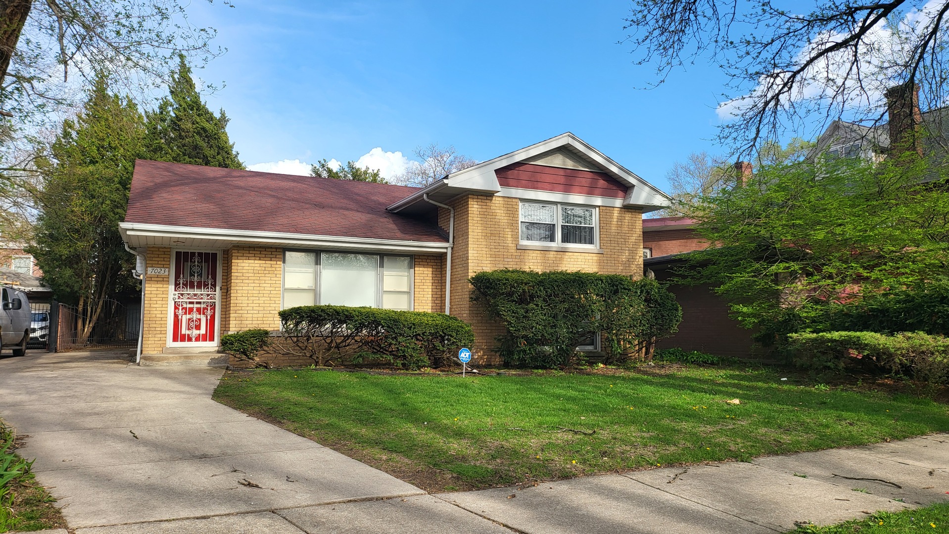 7023 S Bennett Avenue Property Photo 1