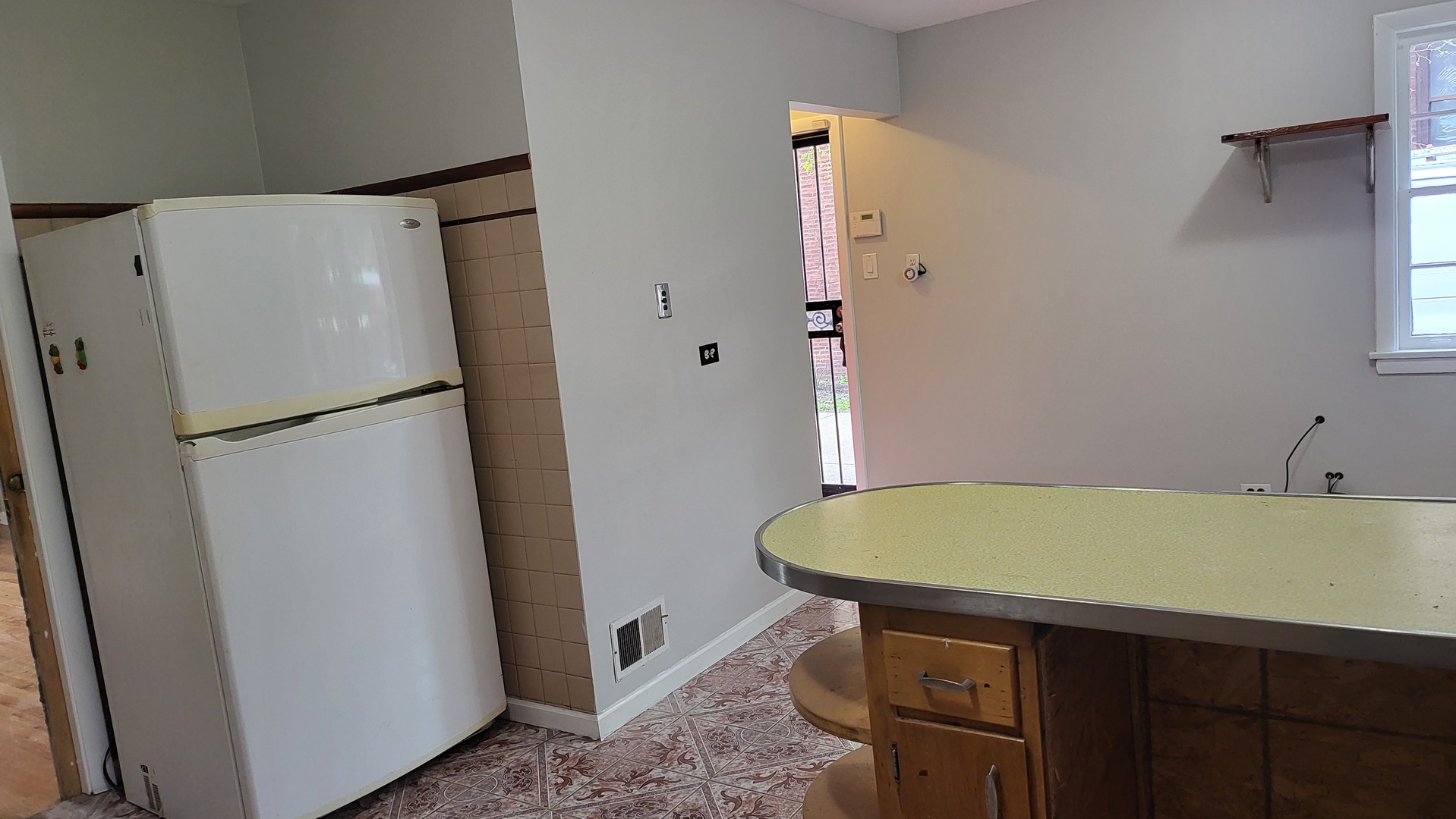 7023 S Bennett Avenue Property Photo 7