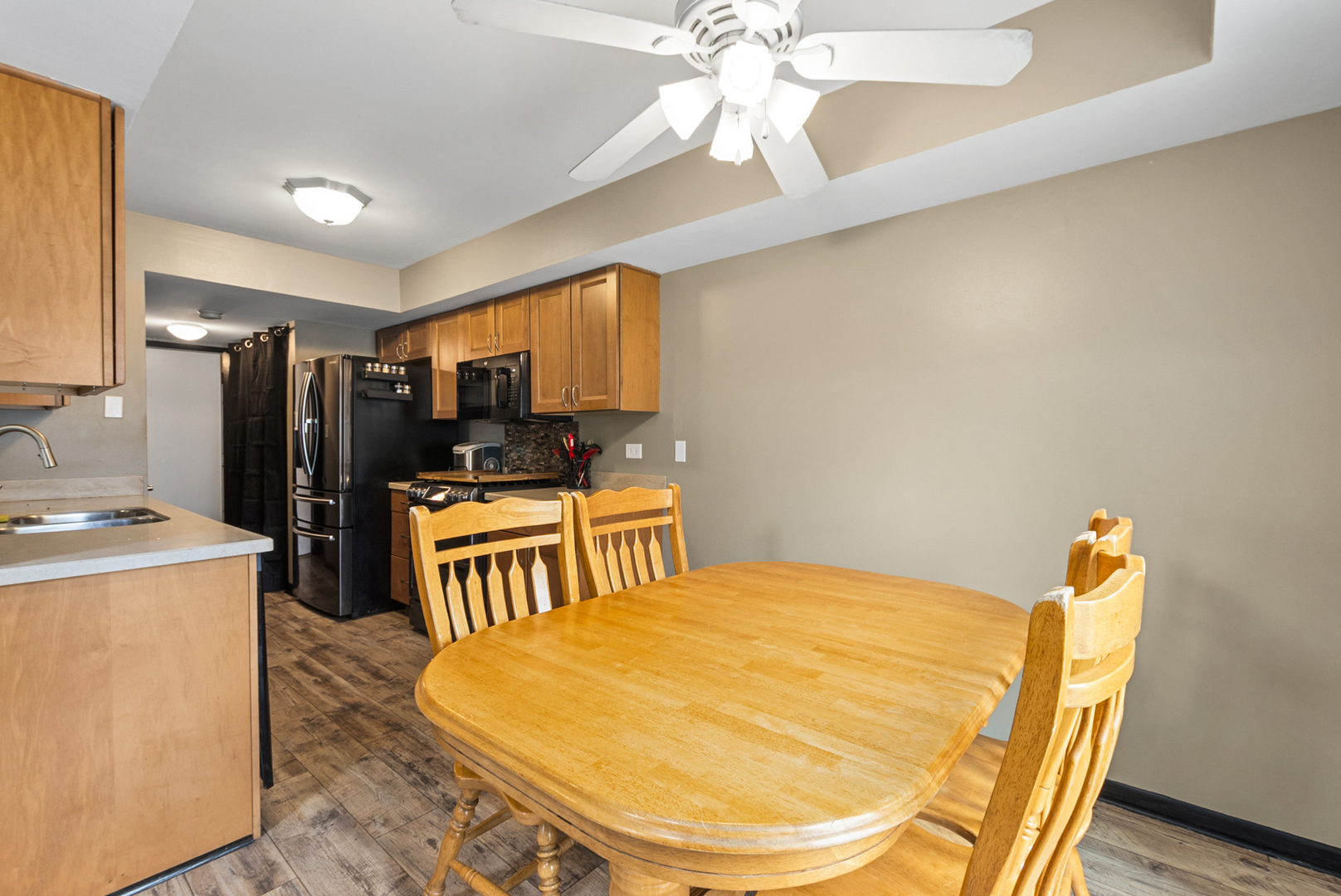 17037 East Circle Drive 17037 Property Photo 7