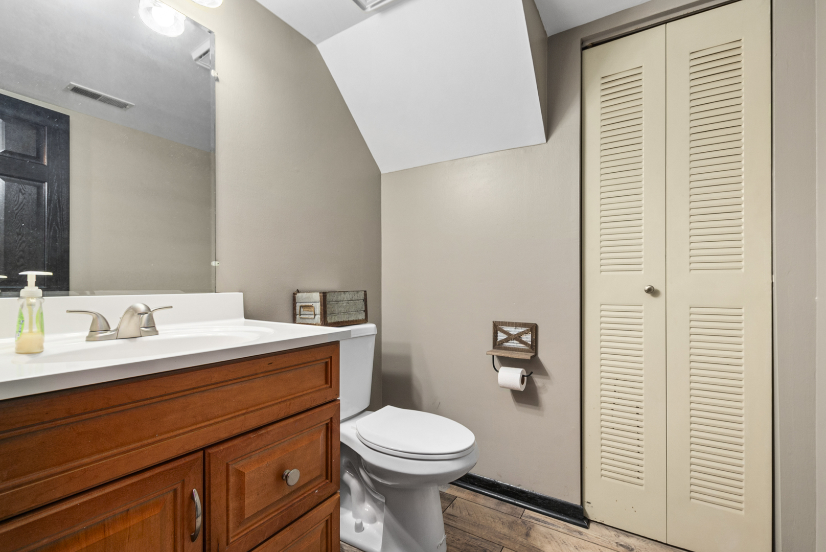 17037 East Circle Drive 17037 Property Photo 11