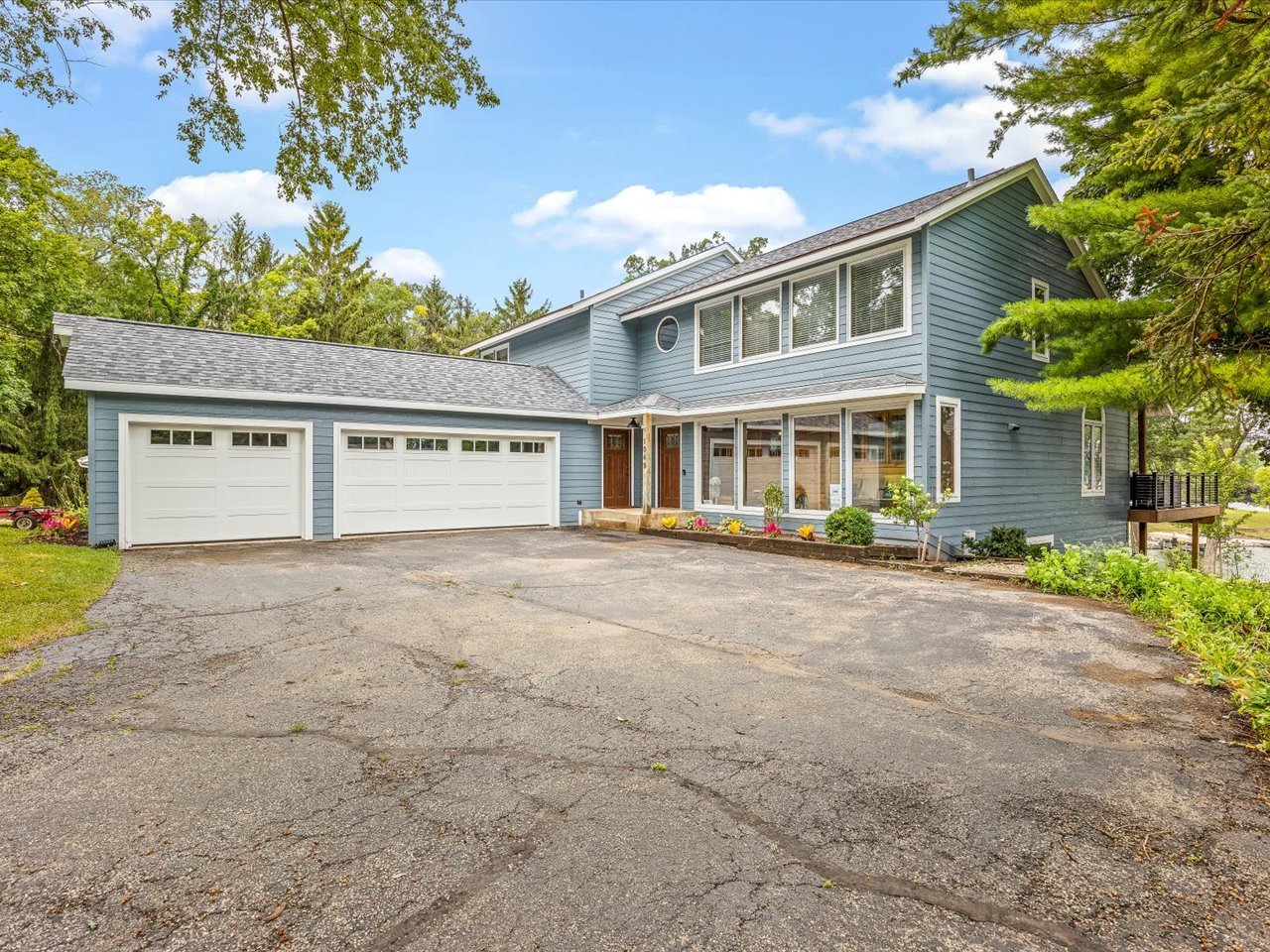 1949 Baintree Road Property Photo 2