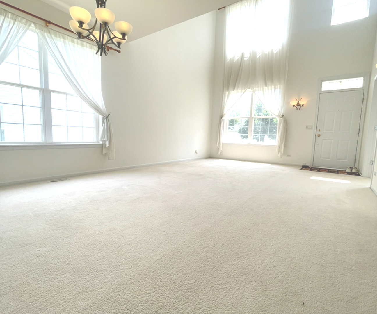 1884 Fescue Drive Property Photo 2