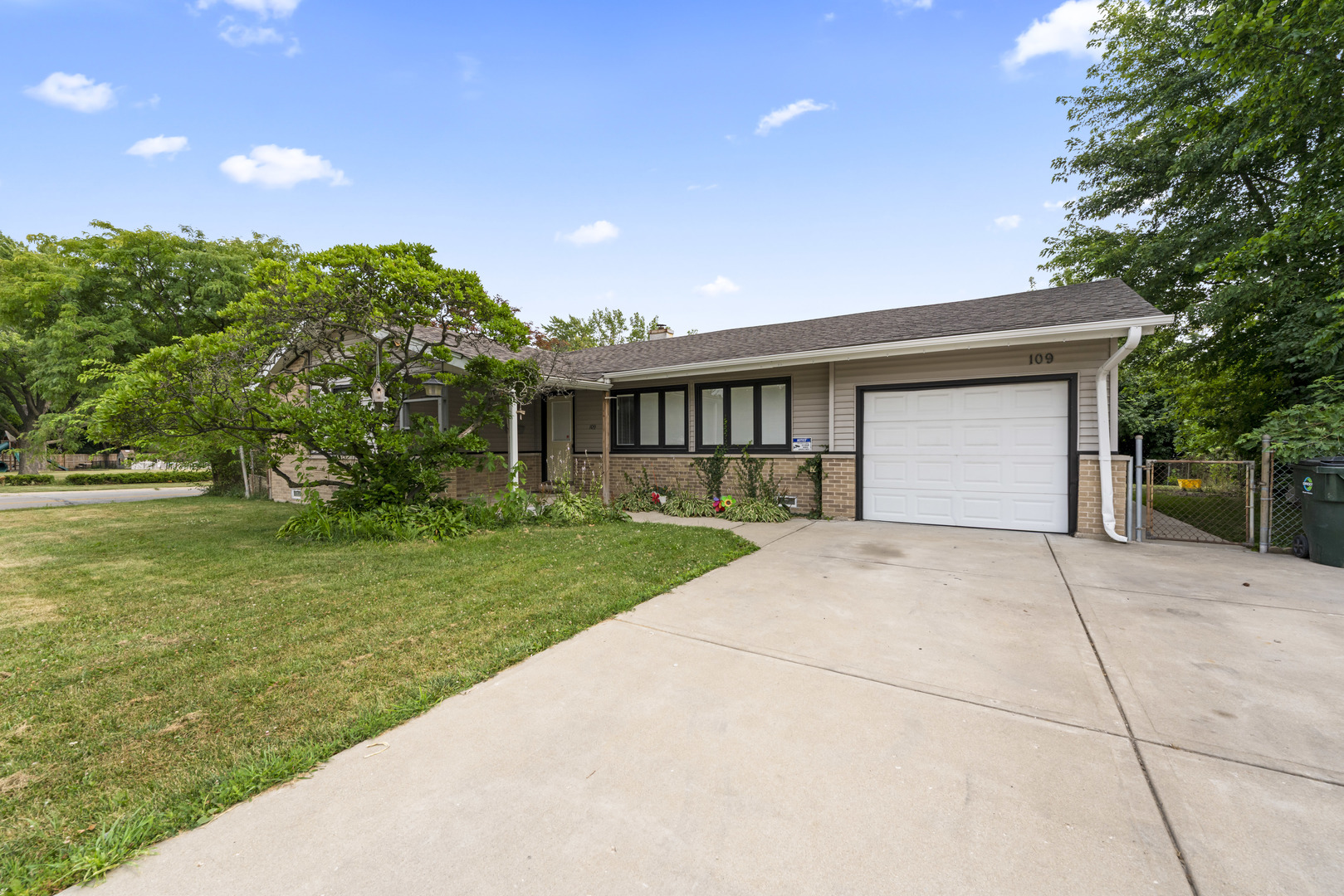 109 Landmeier Road Property Photo 2