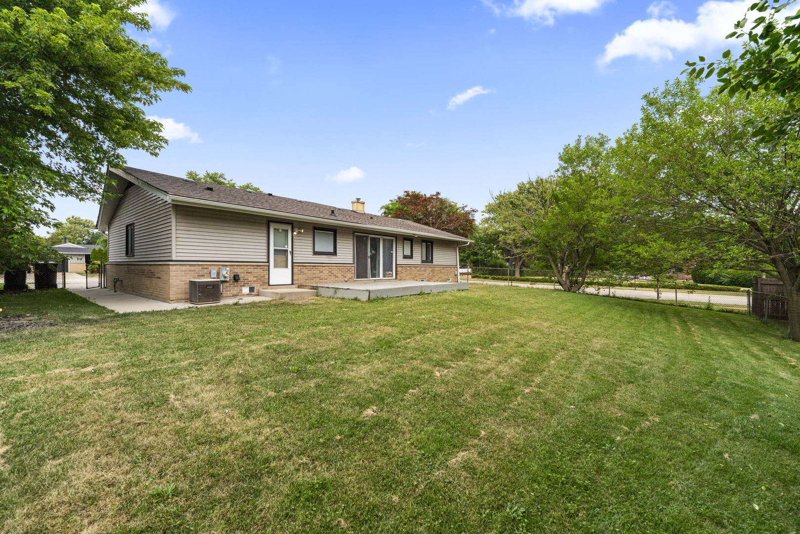 109 Landmeier Road Property Photo 3