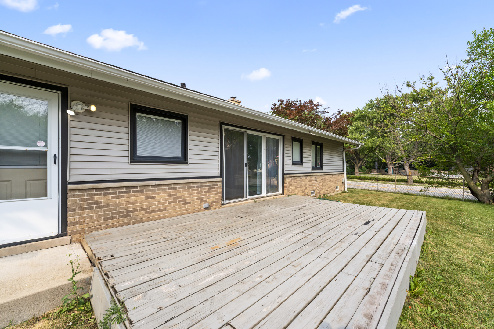 109 Landmeier Road Property Photo 4