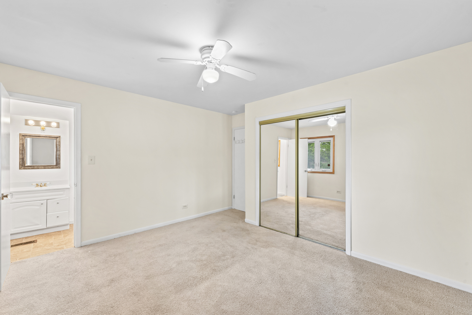 109 Landmeier Road Property Photo 6