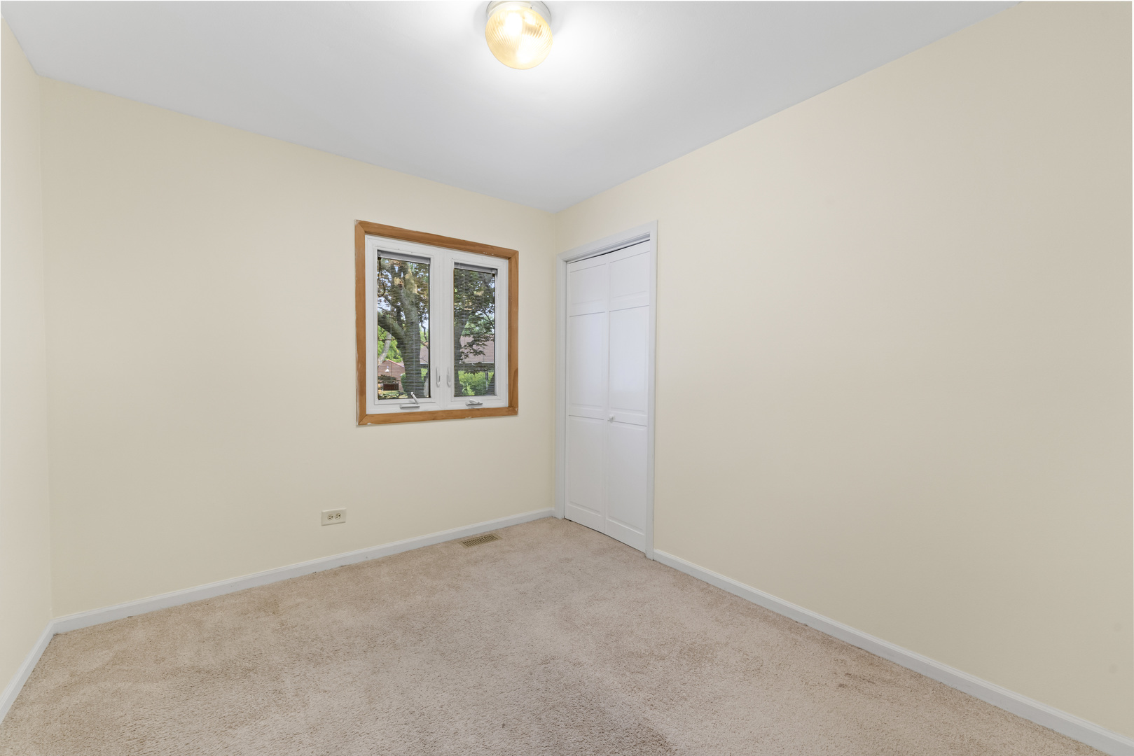 109 Landmeier Road Property Photo 8
