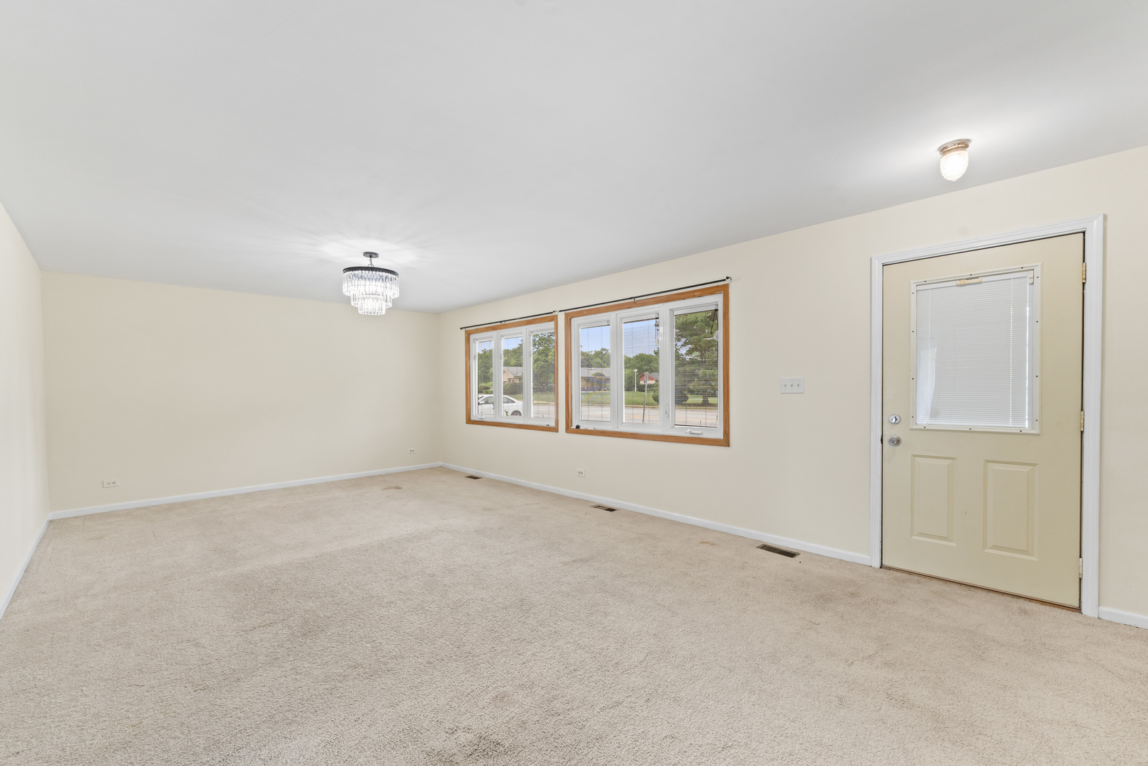 109 Landmeier Road Property Photo 11