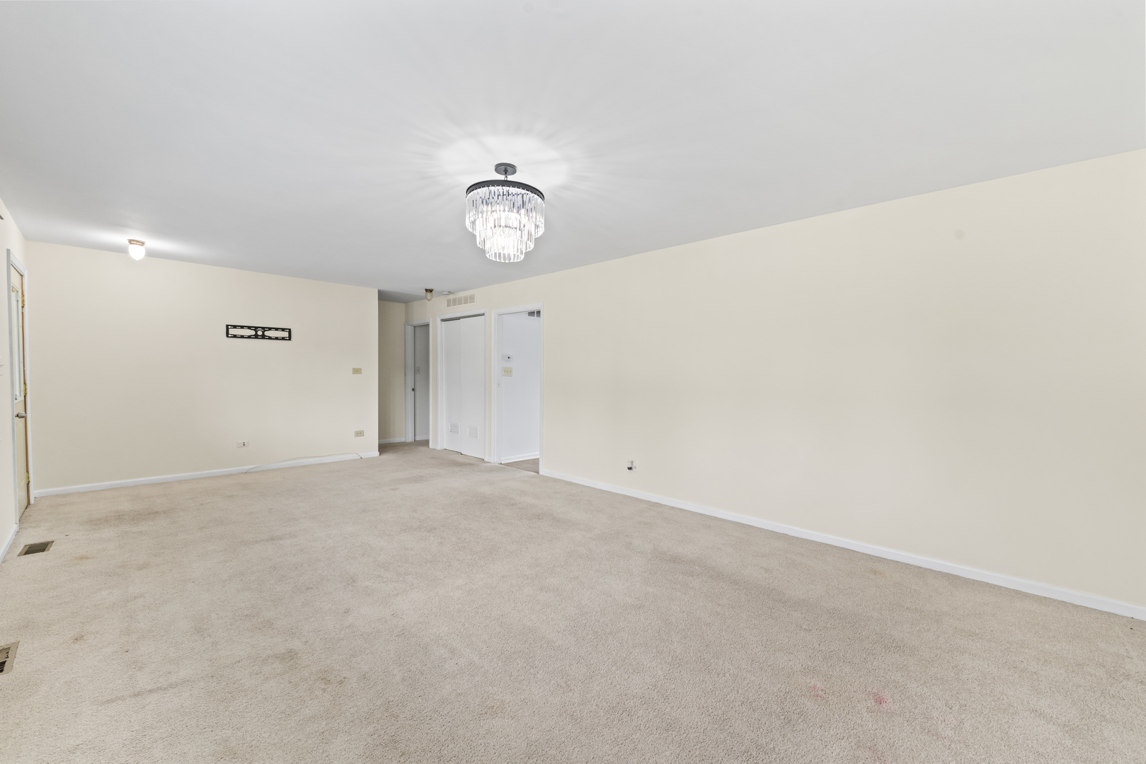 109 Landmeier Road Property Photo 13