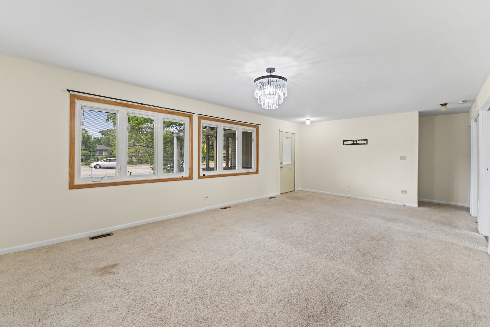 109 Landmeier Road Property Photo 14