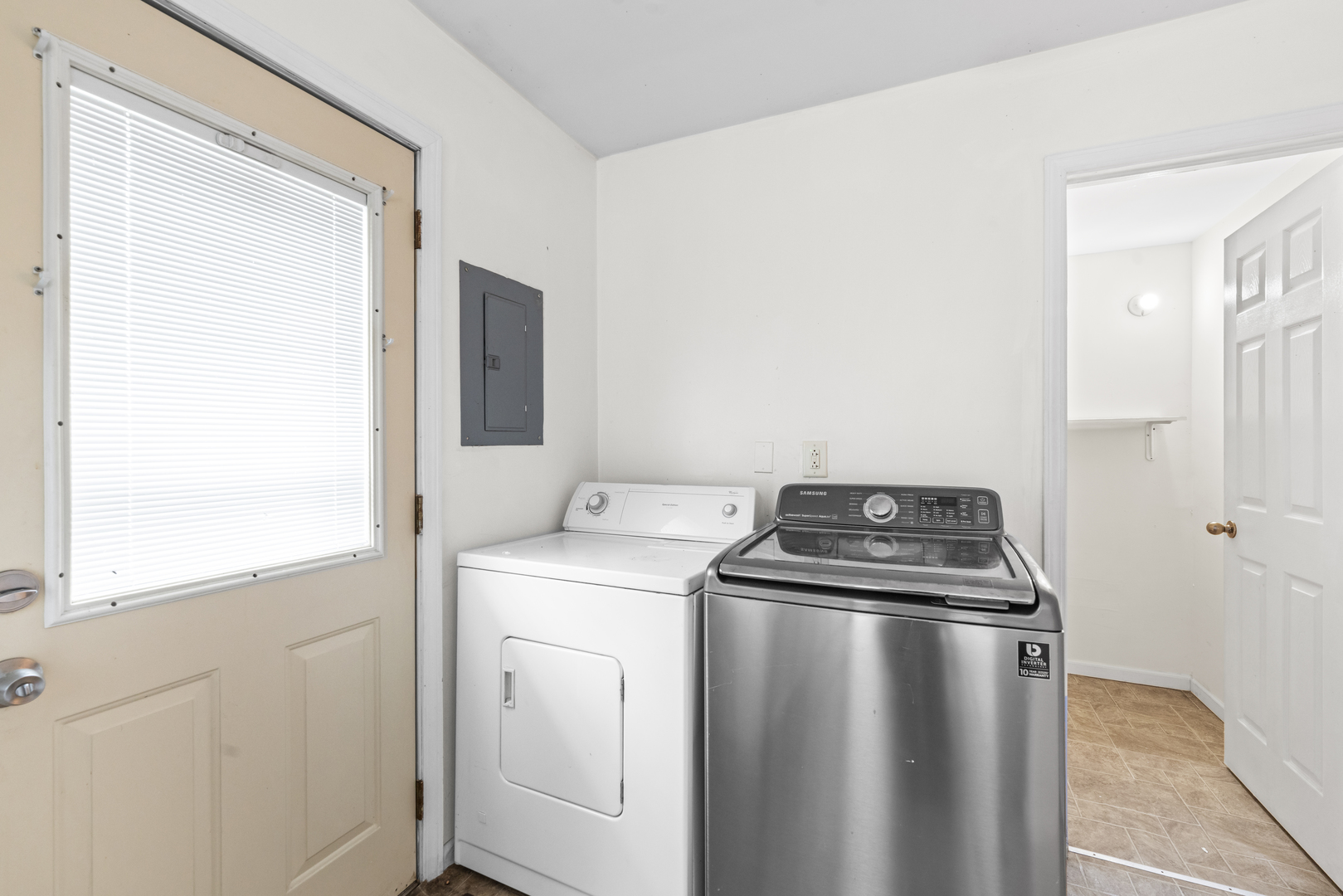 109 Landmeier Road Property Photo 16