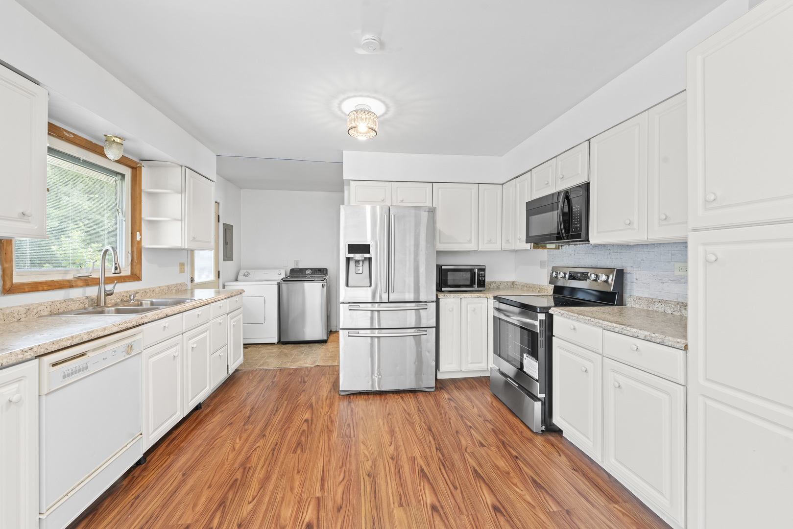 109 Landmeier Road Property Photo 18