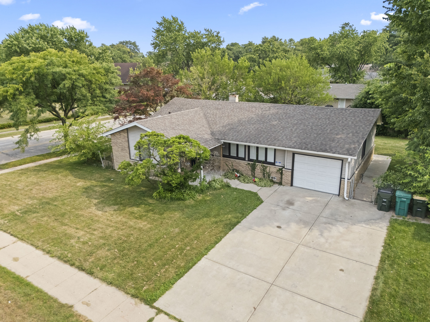 109 Landmeier Road Property Photo 22