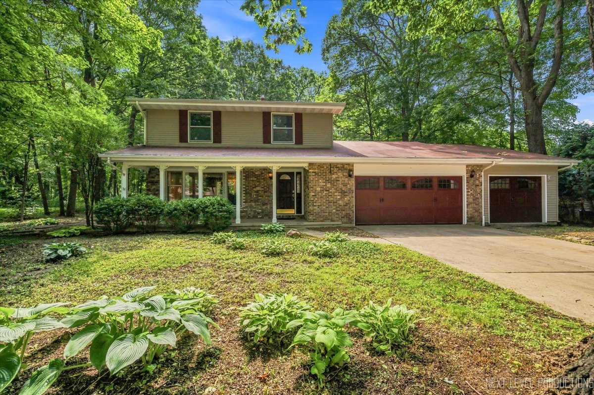 2s943 Shagbark Drive Property Photo 1
