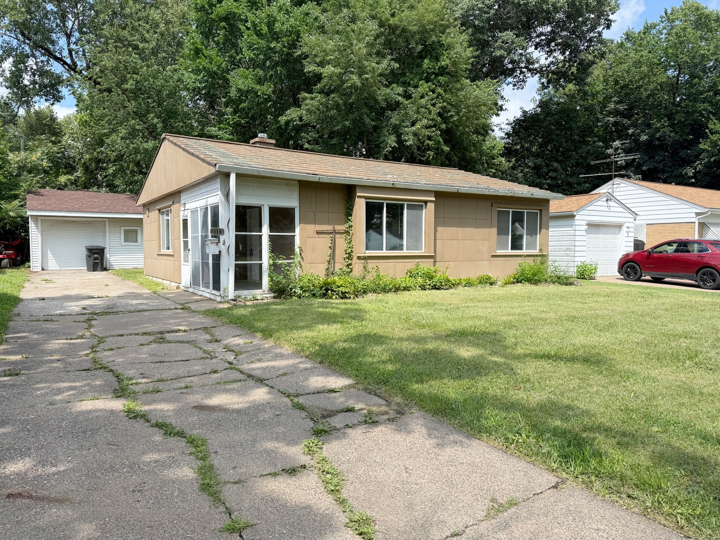 2113 22 1/2 Avenue Property Photo 2