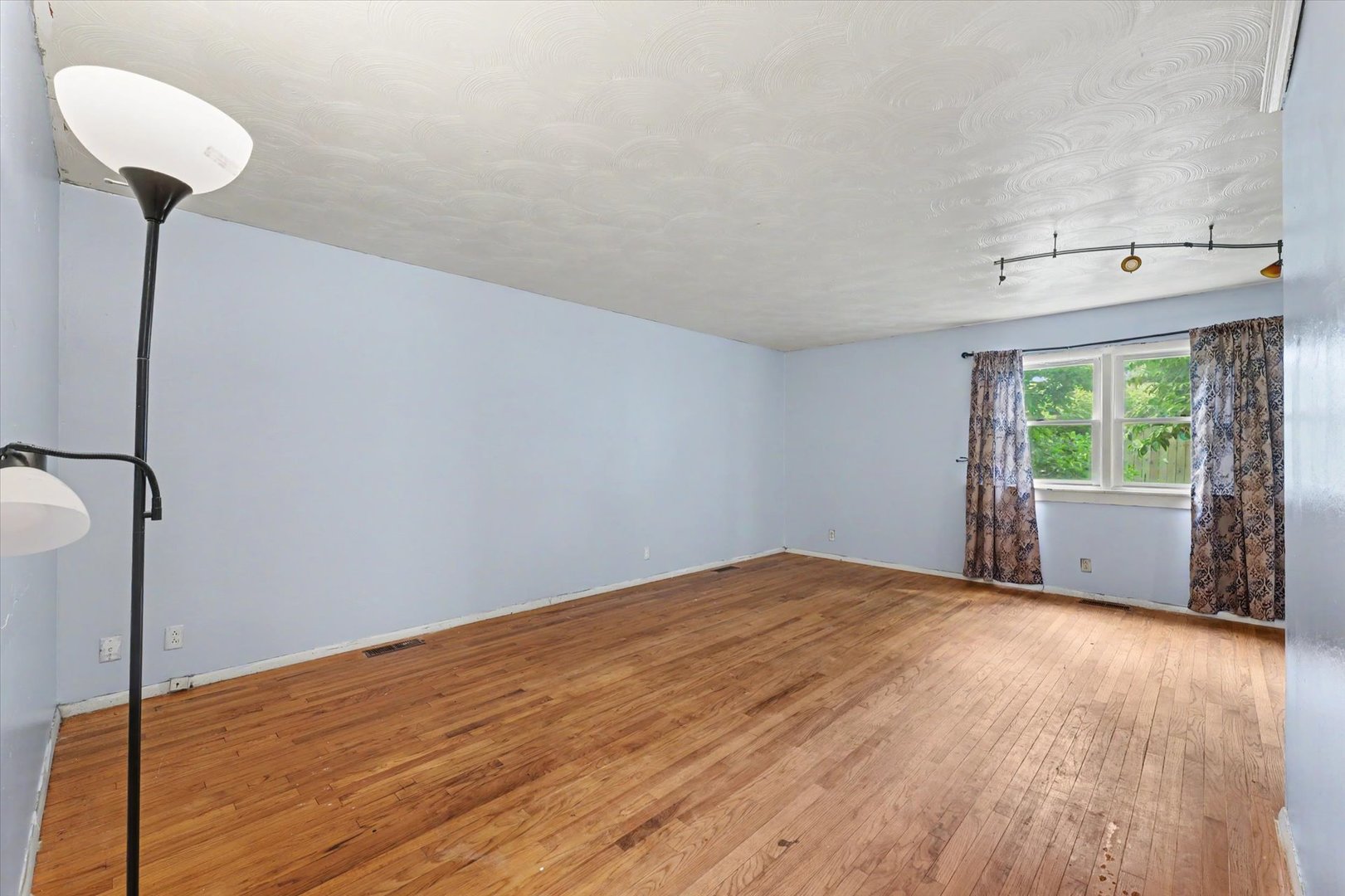 1004 Frank Drive Property Photo 5