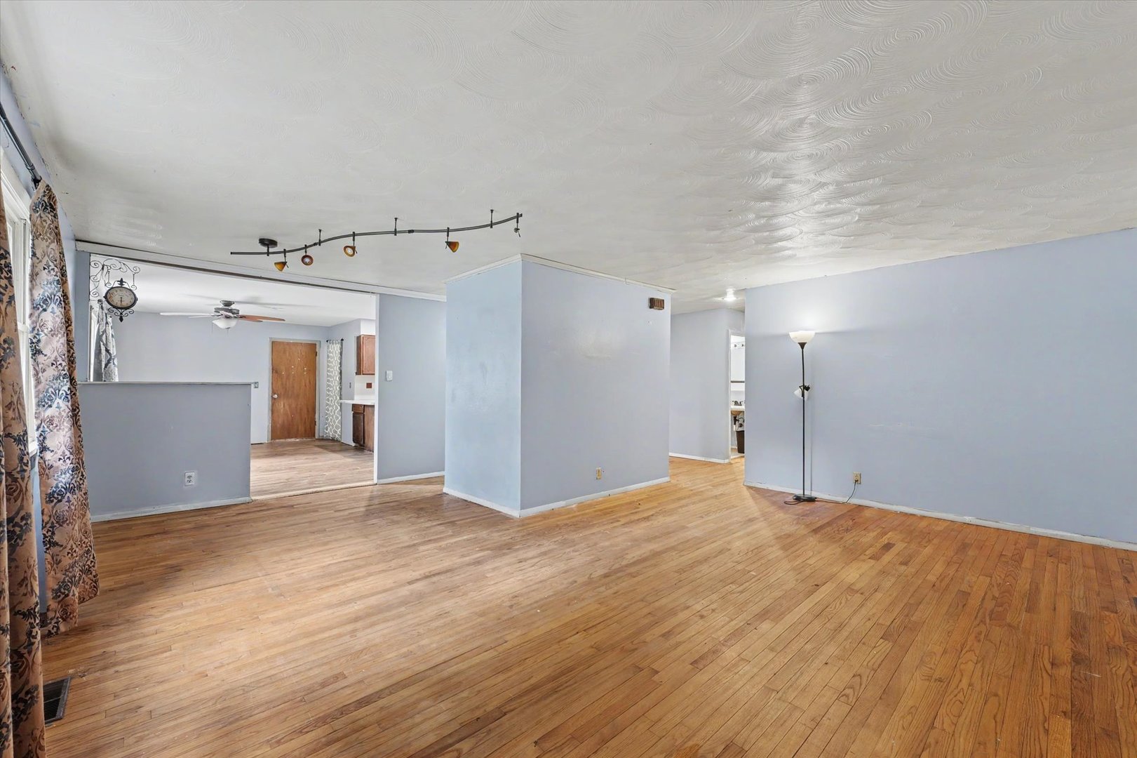 1004 Frank Drive Property Photo 7