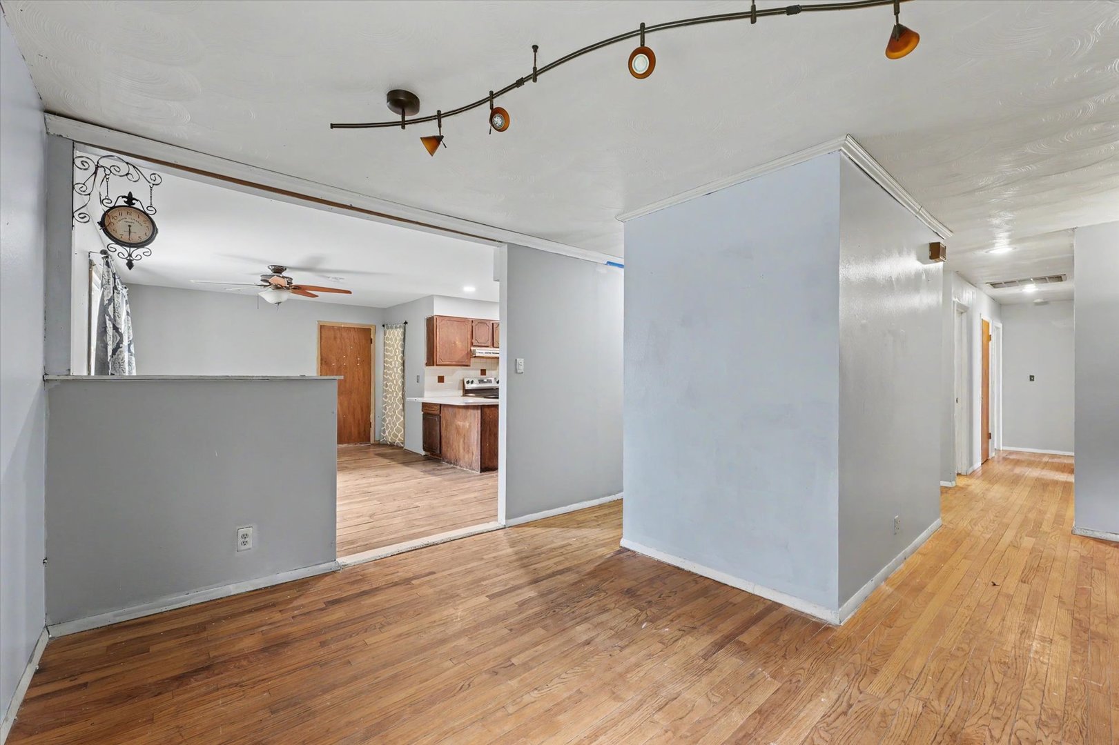 1004 Frank Drive Property Photo 8