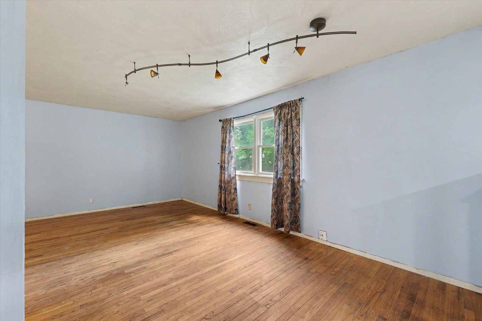 1004 Frank Drive Property Photo 9