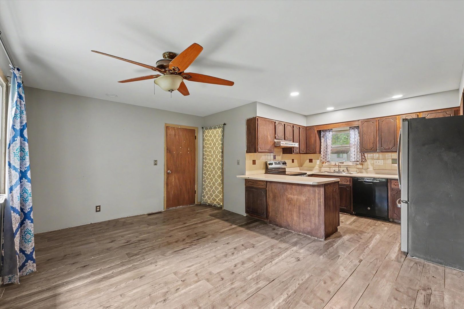1004 Frank Drive Property Photo 11