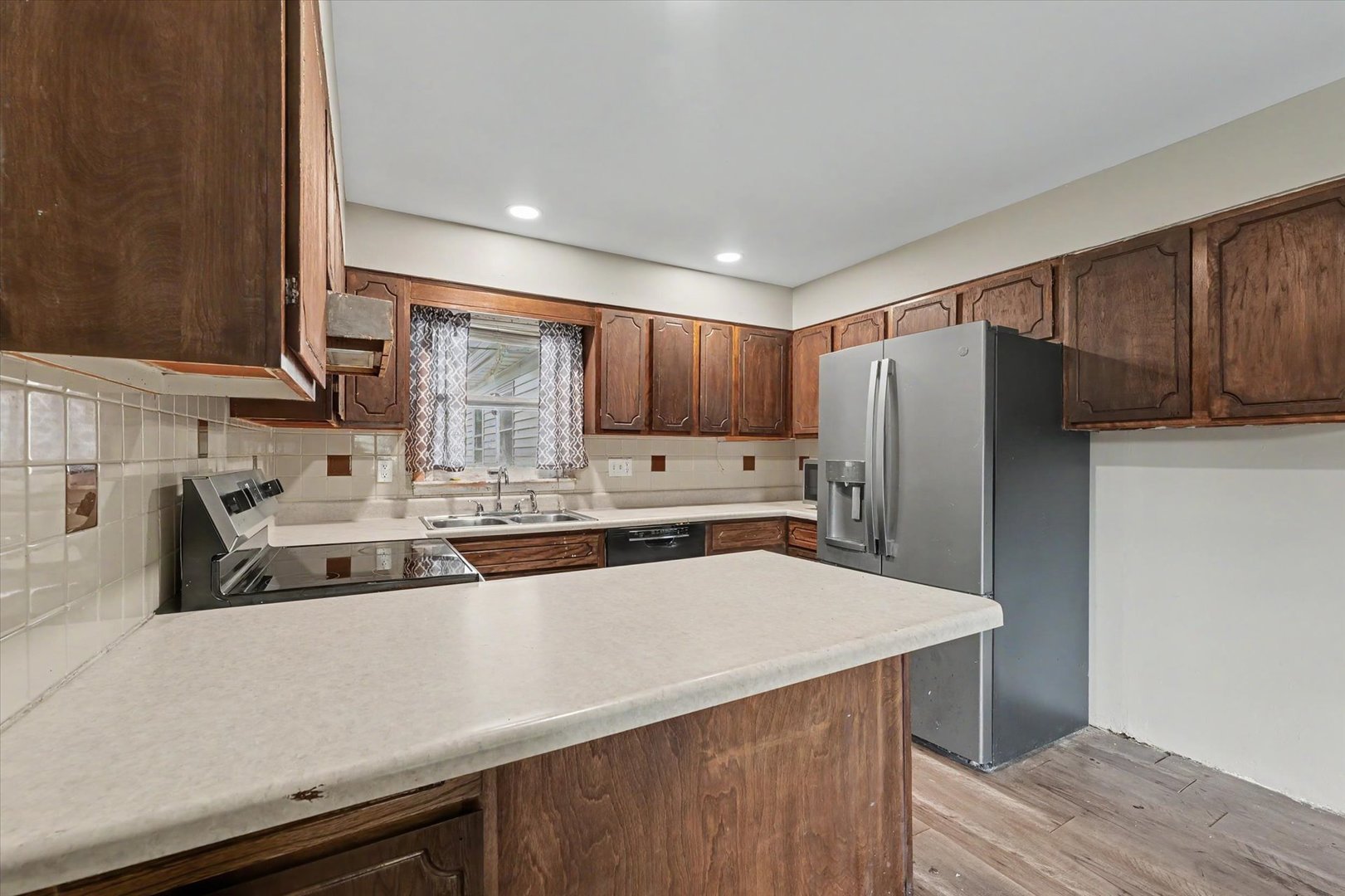 1004 Frank Drive Property Photo 13