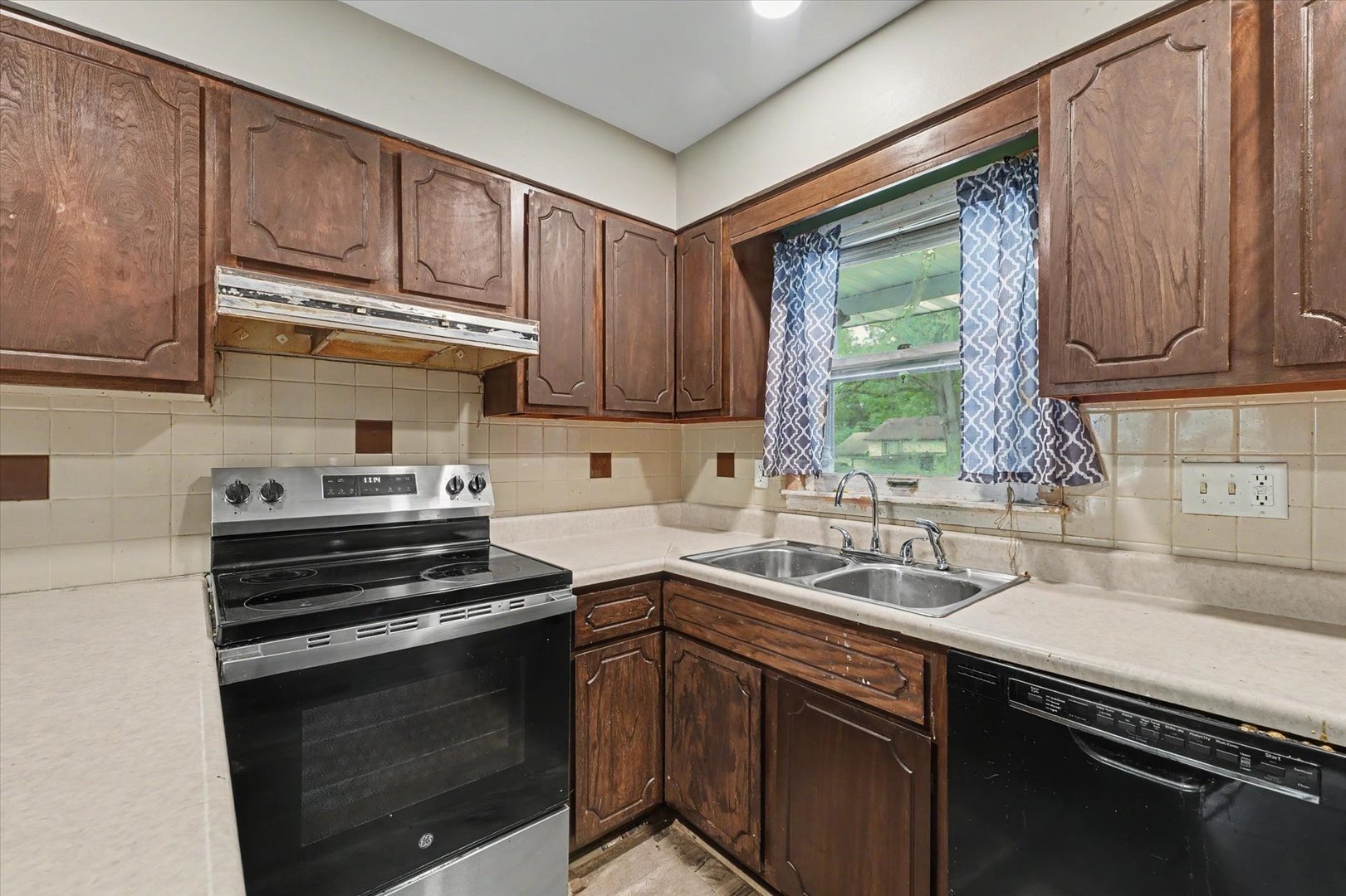 1004 Frank Drive Property Photo 15