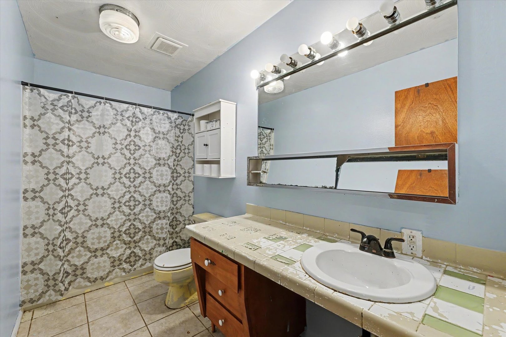 1004 Frank Drive Property Photo 24