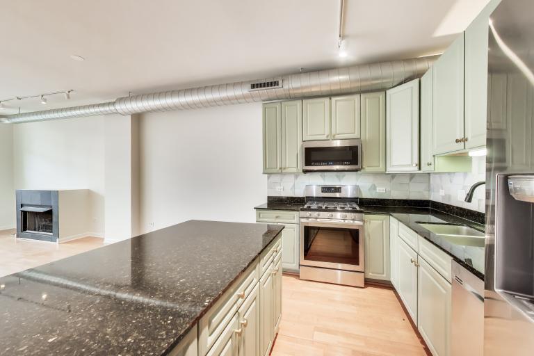 1200 W Monroe Street 607 Property Photo 15