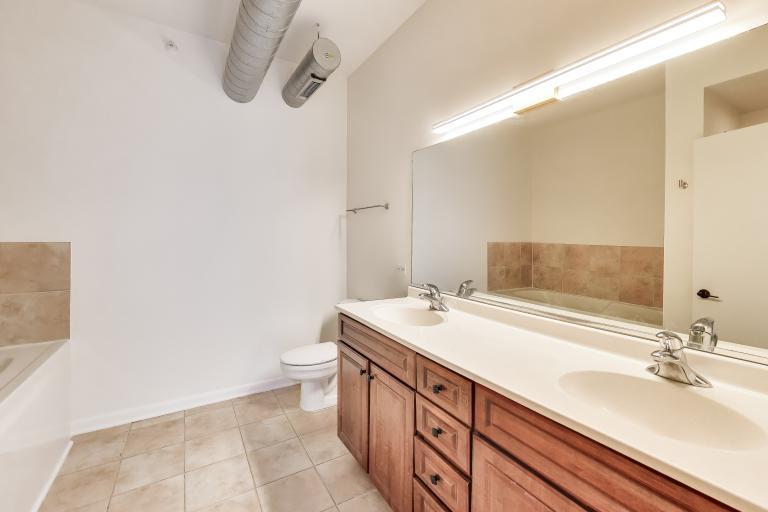 1200 W Monroe Street 607 Property Photo 26