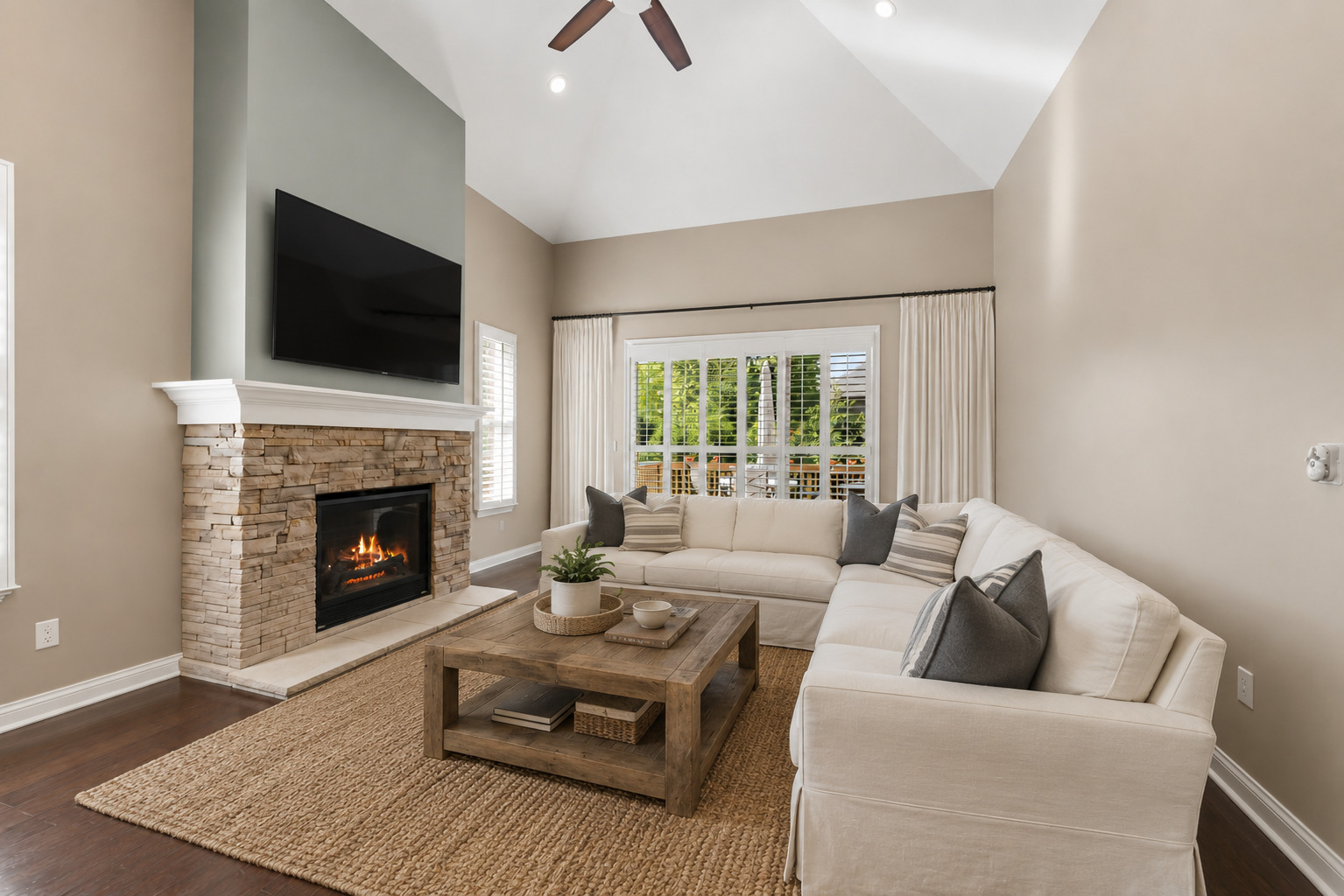 1636 Castle Lawn Court Property Photo 4