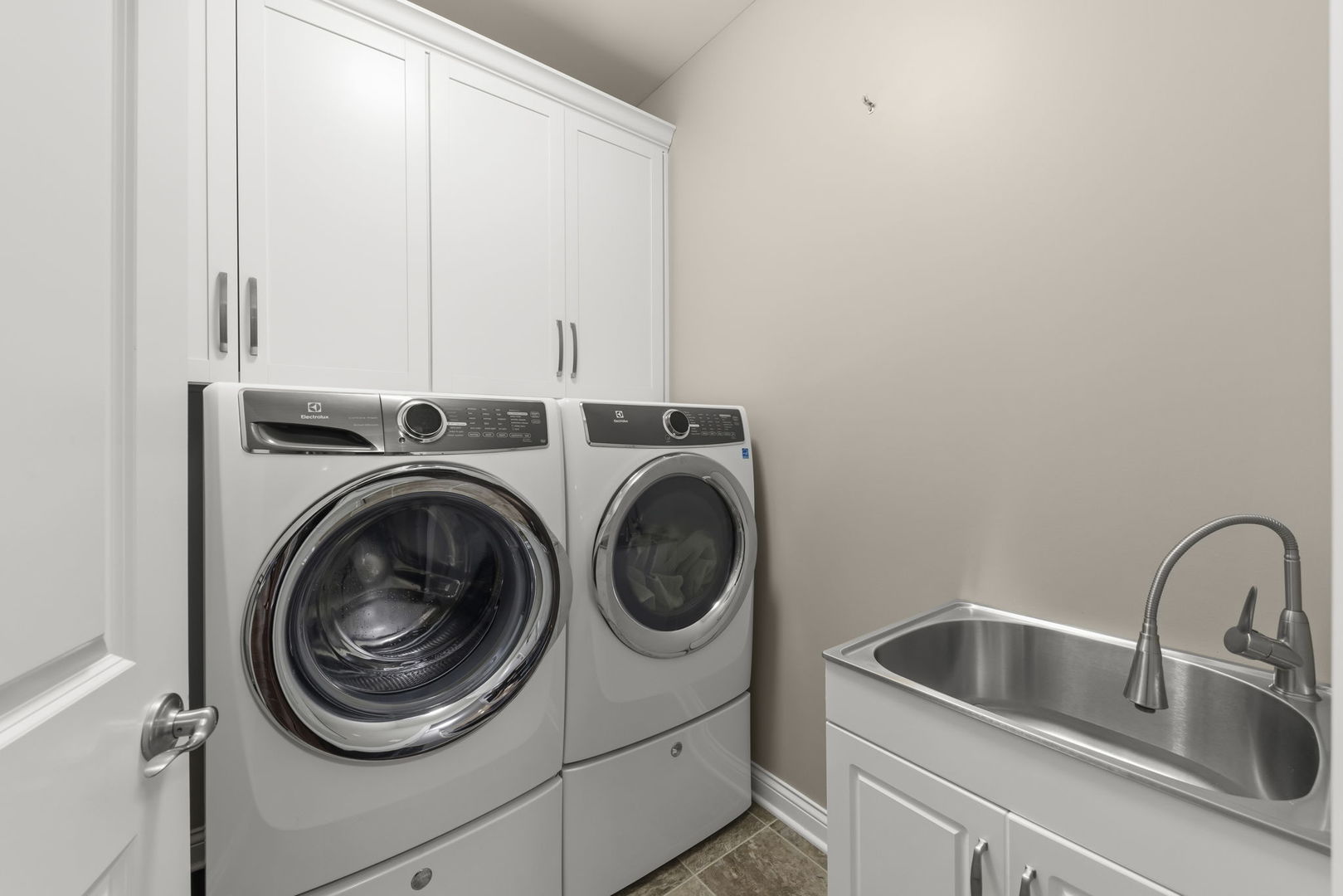 1636 Castle Lawn Court Property Photo 23
